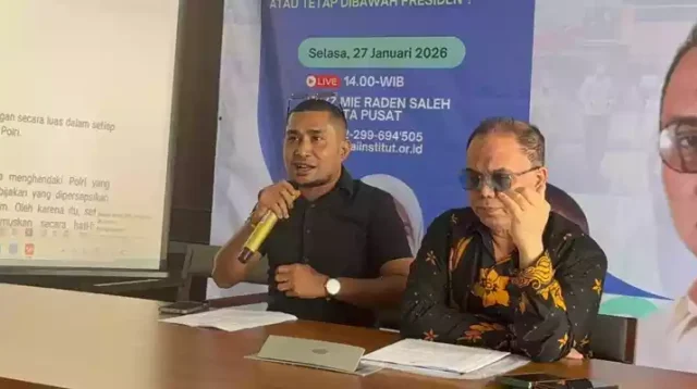 Ir. H. R. Haidar Alwi Bersama Sandri Rumanama