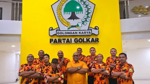 Pengurus DPP Garnas MKGR Bersama Prof Adies Kadir