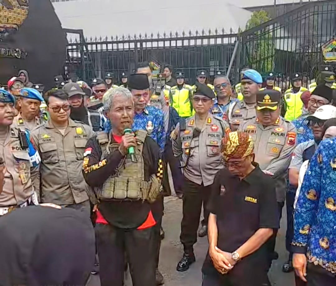 Aksi SAKO Dan FDTOI Di Kantor Gubernur Jateng