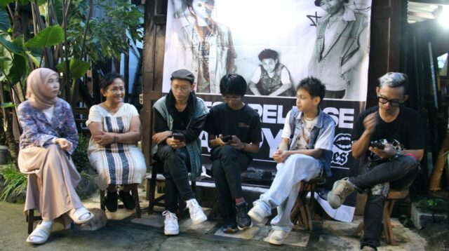 Rilis Single Happy Black Langues
